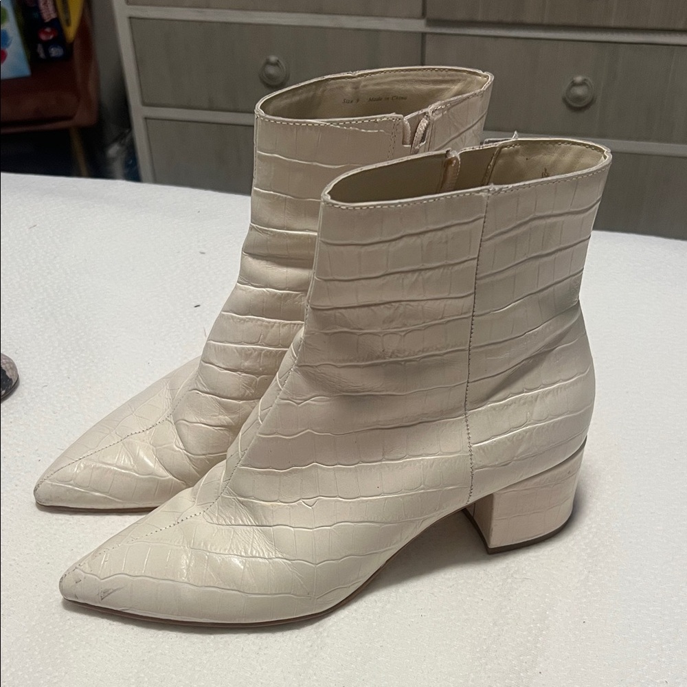 Dolce Vita Elegant Cream Ankle Boots